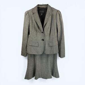Banana Republic Women's 2-Piece Grey Skirt Suit size 0/2
